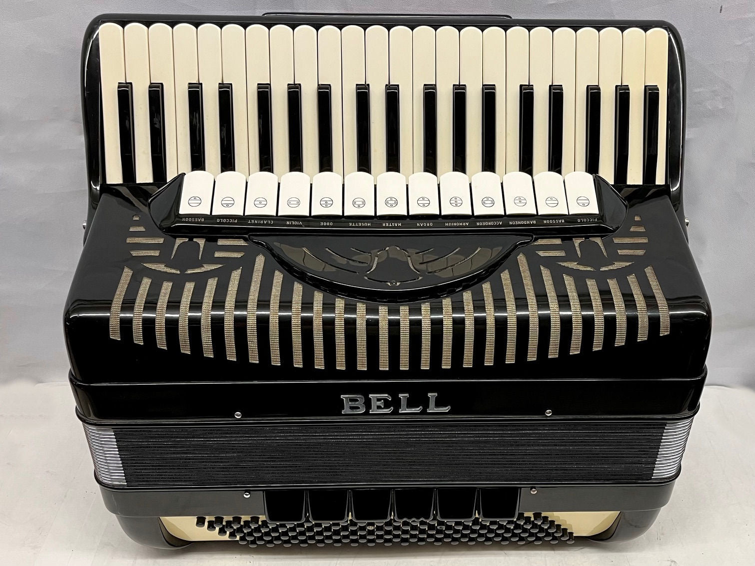 Bell Model 2520 Piano Accordion LMMH 41 Key 120 Bass - Black – Accordions  Canada