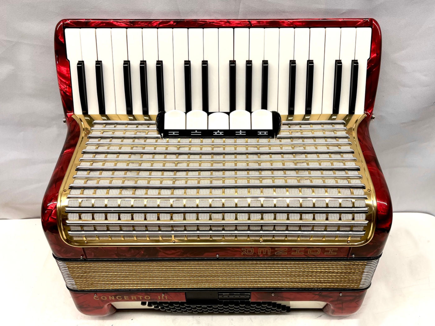 Hohner Concerto III Piano Accordion LMM 34 Keys 72 Bass - Red