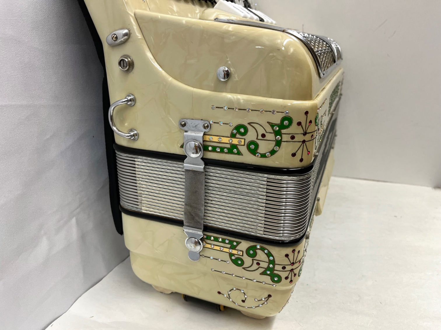 Gabbanelli Chromatic Button Accordion B System LMH 5 Row 120 Bass Wh