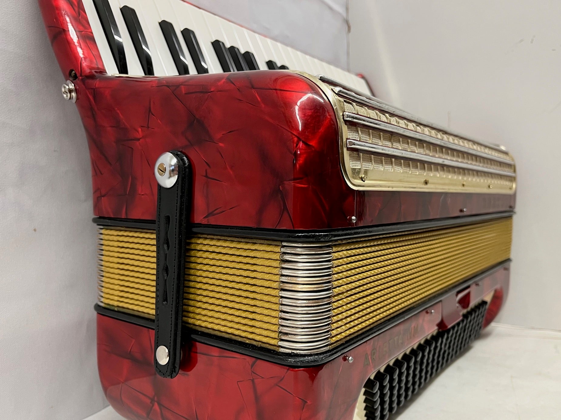 Hohner Arietta IVM Piano Accordion LMM 41 Key 120 Bass - Red