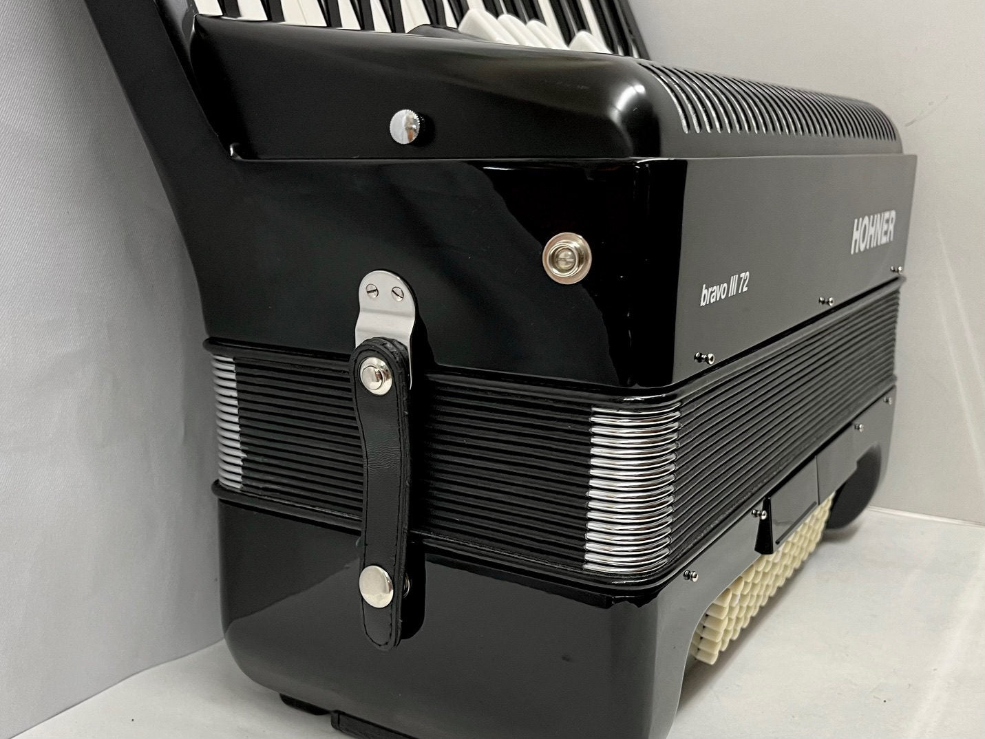 Hohner Bravo III 72 Piano Accordion LMM 34 Key 72 Bass