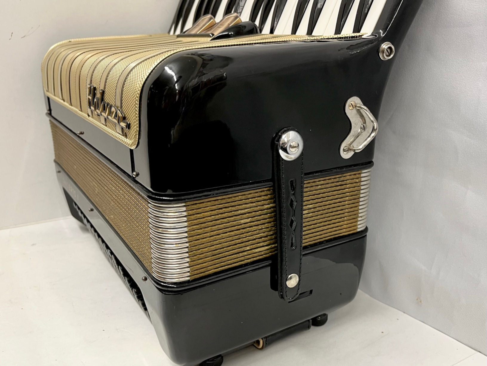 Hohner Concerto II Piano Accordion MM 34 Key 72 Bass - Black