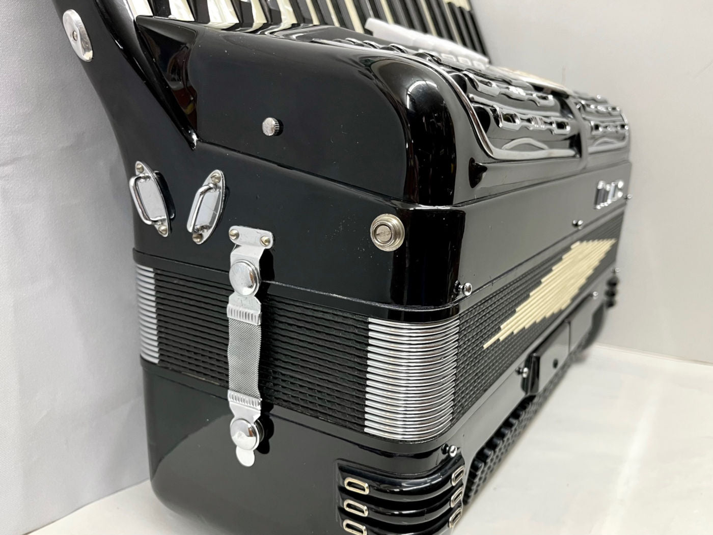 Titano Standard Piano Accordion LMM 41 Key 120 Bass - Black