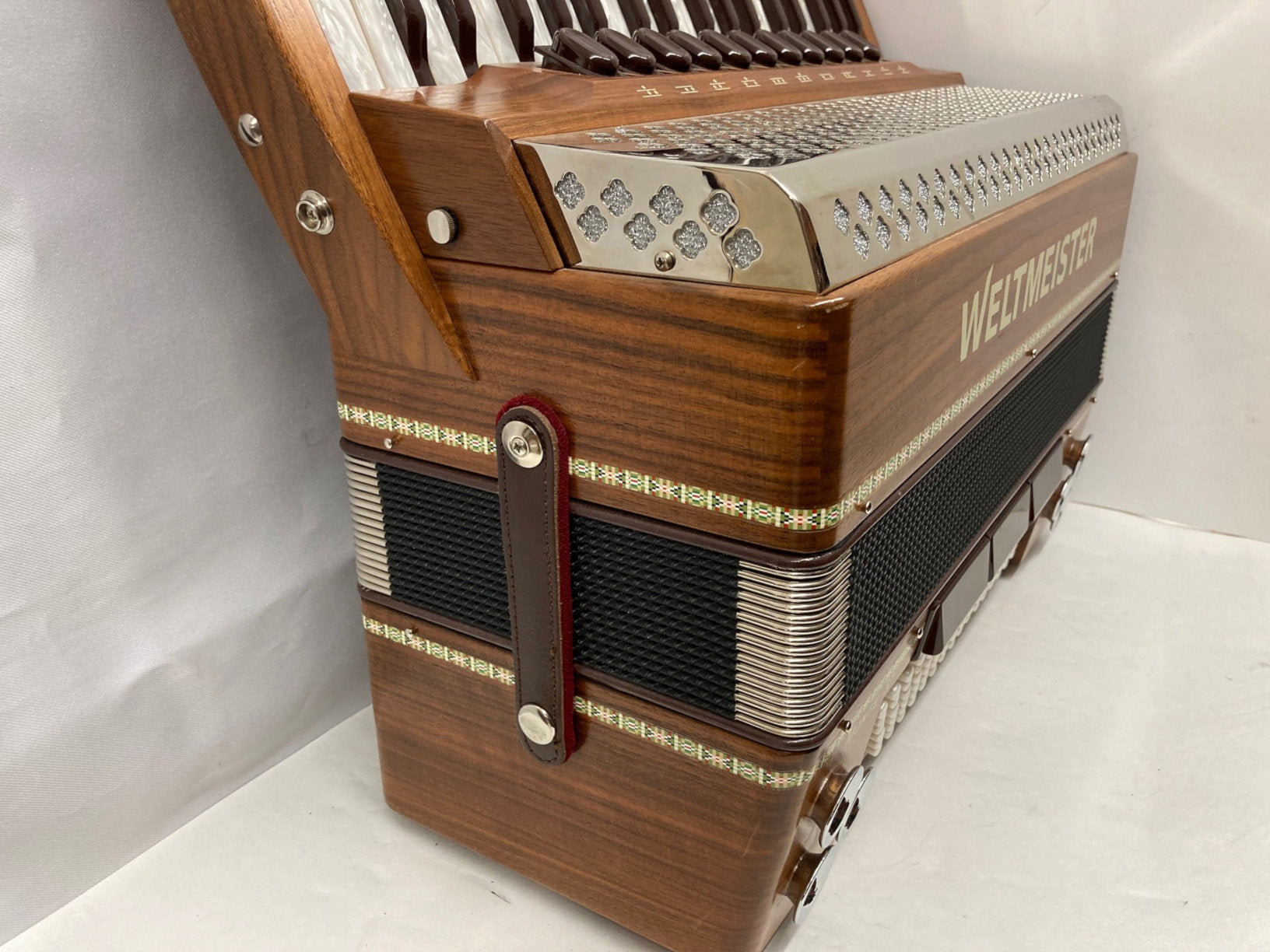 Weltmeister Monte 37 Piano Accordion LMMM 37 Keys 96 Bass - Wood Finis ...